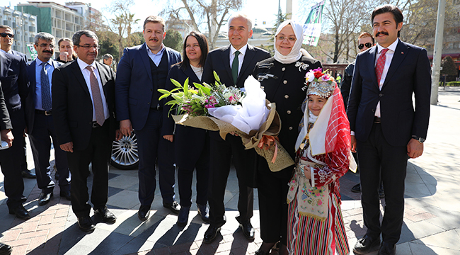 BAKAN SELÇUK BÜYÜKŞEHİR’İN ÇALIŞMALARINI BEĞENDİ
