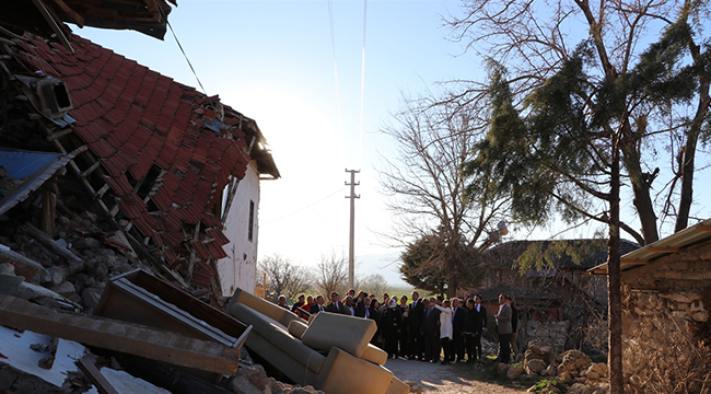 BAKAN SELÇUK DEPREM BÖLGESİ’NE GiTTi