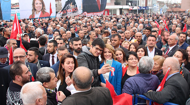 ŞENİZ DOĞAN’A SEVGİ SELİ