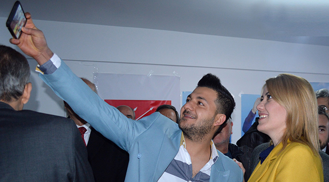 ŞENİZ DOĞAN’A SEVGİ SELİ