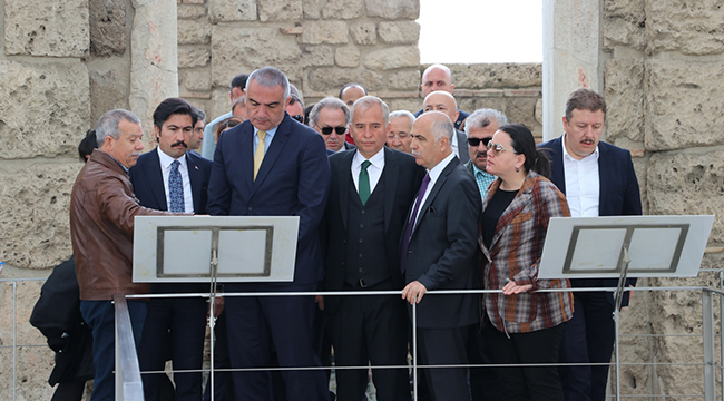 BAKAN ERSOY “LAODİKYA EFES STANDARTLARINA ÇIKARILACAK”