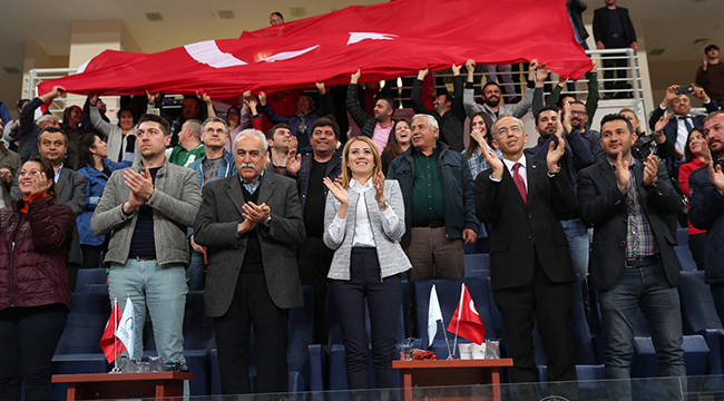DOĞAN, DENİZLİ BASKETE TRİBÜNDEN DESTEK VERDİ