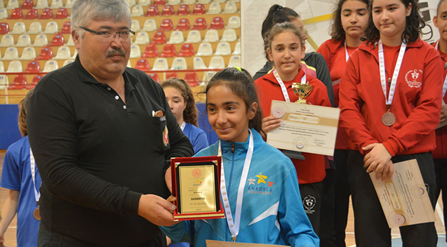 BADMİNTON'IN YILDIZLARI DENİZLİ'DEN GEÇTİ