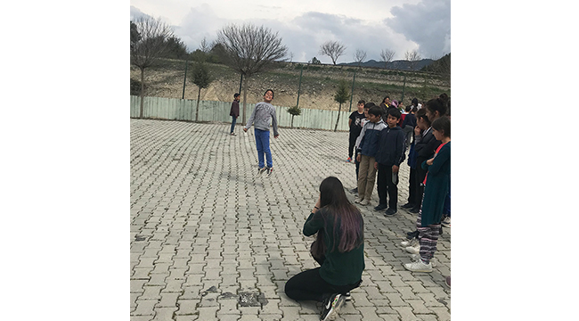 KÖY OKULU ÖĞRENCİLERi FOTOĞRAFÇILIKLA TANIŞTI