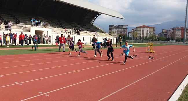 Minik Atletler Madalya İçin Ter Döktü