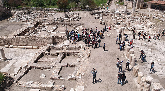 Rektör Bağ, Öğrencileri ile Stratonikeia’yı Gezdi