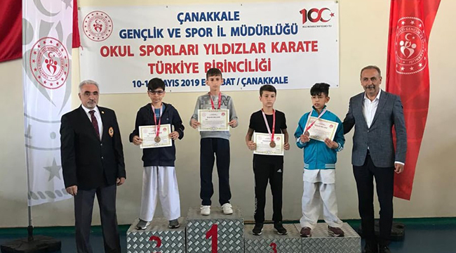 Karateciler Türkiye Şampiyonasından Madalyalarla Döndü