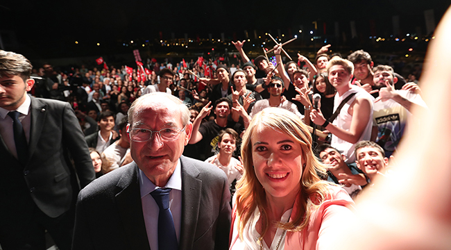 Merkezefendili Gençler Konserde Doyasıya Eğlendi