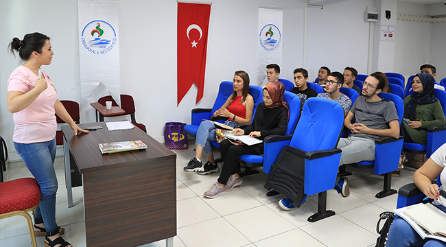 Pamukkale Belediyesi Yabancı Dil Öğretiyor