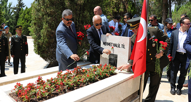 Protokol Denizli’nin Şehitlerini Unutmadı