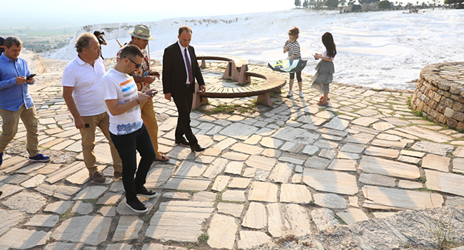 Pamukkale'yi Ayhan Sicimoğlu Anlatacak