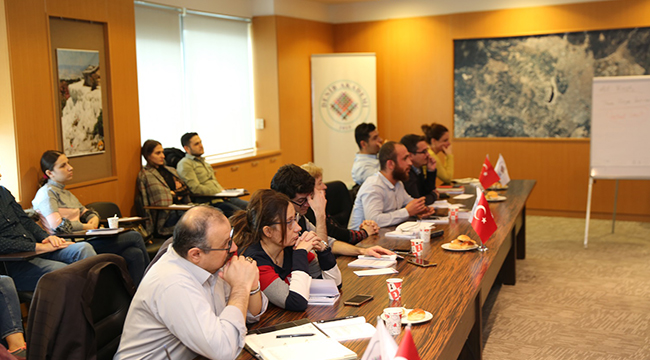 DENİB AKADEMİ’DEN DIŞ TİCARETİN PÜF NOKTALARI EĞİTİMİ