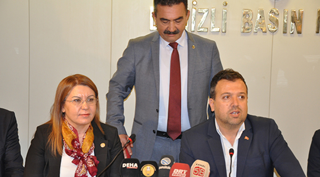 CHP'YE GEÇEN ARSLAN'A ROZETİ TAKILDI