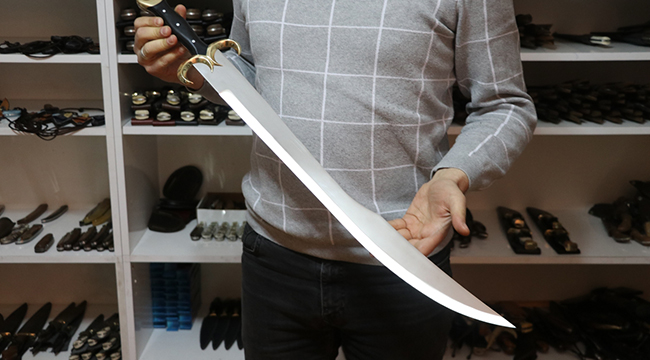 BIÇAKÇI ALİ USTA 77 YILDIR ÇELİK DÖVÜYOR