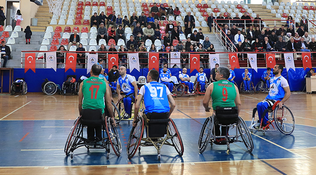 MAVİ-BEYAZLI TAKIM SEZONU 20 PUANLA TAMAMLADI