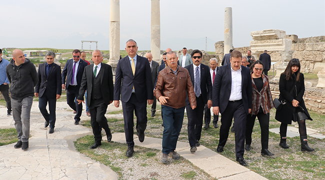 BAKAN ERSOY “LAODİKYA EFES STANDARTLARINA ÇIKARILACAK”