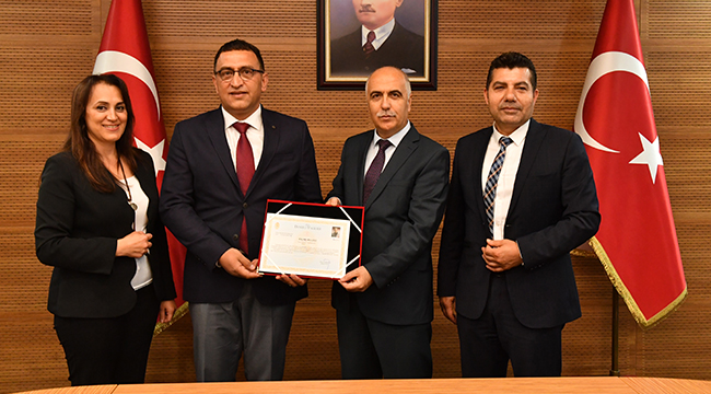 Başarılı Sağlıkçılar Ödüllendirildi