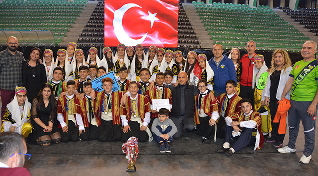 HALK OYUNLARINDA YILDIZLAR GEÇİDİ