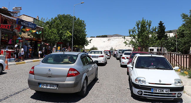Pamukkale'yi 6 Günde 80 Bin Turist Gezdi