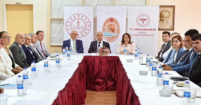 Beyaz Bayrak ve Beslenme Dostu Okullara Belgeleri Verildi