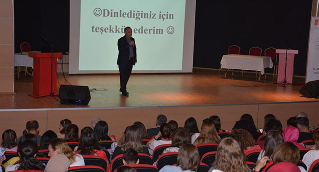 PAÜ’lü Akademisyenler İle MEB İngilizce Öğretmenleri Uşak’ta Buluştu