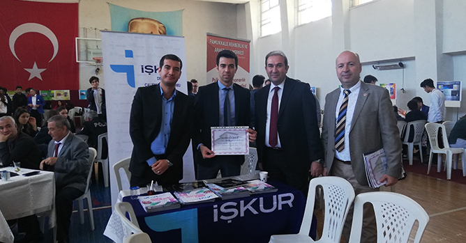 DENİZLİ İŞKUR MESLEK FUARINDA ÖĞRENCİLERLE BULUŞTU