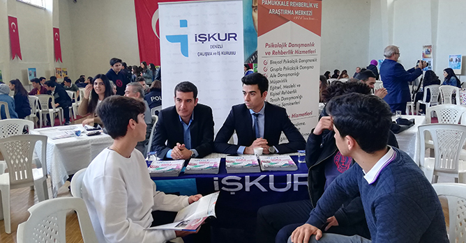 DENİZLİ İŞKUR MESLEK FUARINDA ÖĞRENCİLERLE BULUŞTU