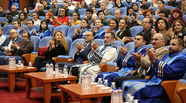 ÖNLÜKLERİNİ REKTÖR BAĞ GİYDİRDİ