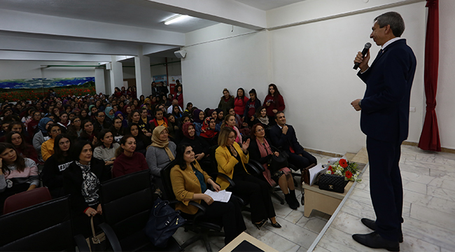 DENİZLİ'NİN BAŞARILI KADINLARI ÖĞRENCİLERLE BULUŞTU
