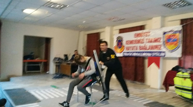 JANDARMA GENÇ TRAFİK DEDEKTİFLERİ YETİŞTİRİYOR
