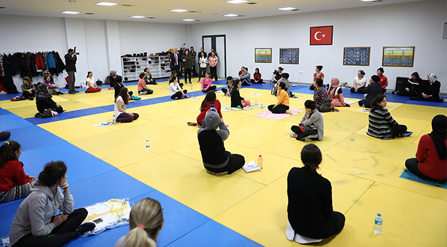 DENİZLİLİ KADINLARIN PİLATES VE ZUMBA MERAKI