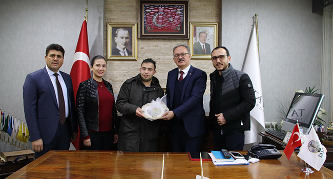 EL EMEĞİ GÖZ NURUYLA BAŞKAN AKYOL'A ZİYARET