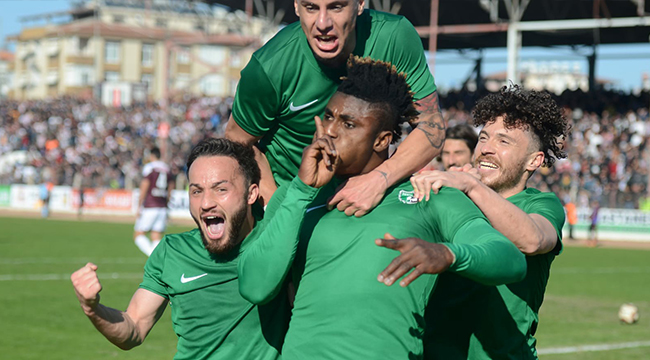 DENİZLİSPOR LİDERLİĞİNİ SÜRDÜRÜYOR
