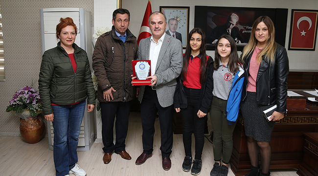 ÖĞRENCİLERDEN BAŞKAN GÜRLESİN’E TEŞEKKÜR