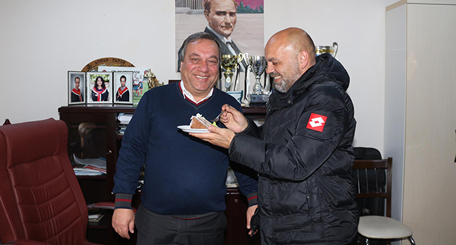YAŞ GÜNÜNDE BAŞKANA ŞAMPİYONLUK SÖZÜ