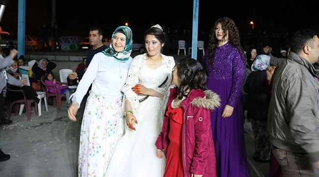 SOSYAL MEDYA GRUBUNDAN "İMECE USULÜ" DÜĞÜN