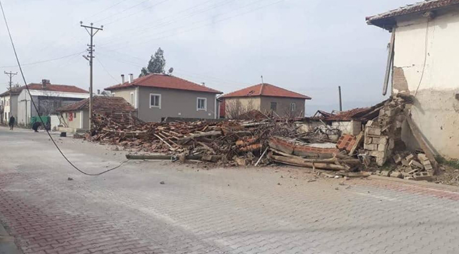 MUHTAR BİÇER: 5 EV YIKILDI,HASARLI OLANLARDA VAR"