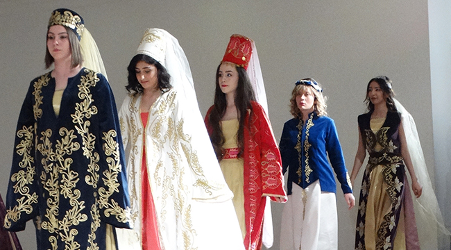 MODA TASARIM ÖĞRENCİLERİNDEN “EFSANE” DEFİLE