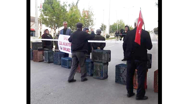 Tapulu arazimiz deyip Pamukkale yolunu kapattılar