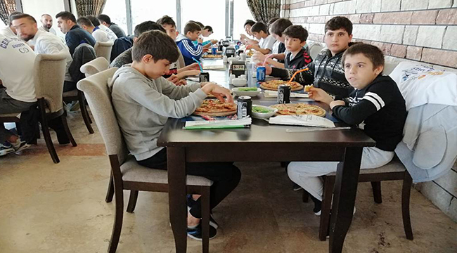 PAÜ SBF Öğrencileri Çocuklarla Dolu Dolu Bir Gün Geçirdi