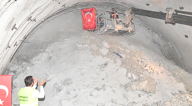 Honaz Tünelinde Anlamlı Tören