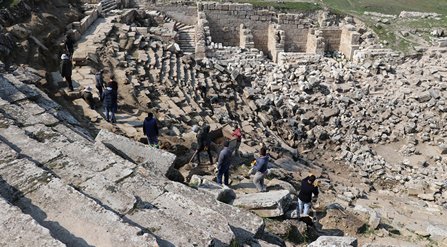 Laodikya Tiyatrosu Tamamen Ayağa Kaldırılacak