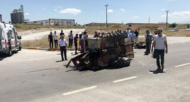 Çal’da Kaza Ucuz Atlatıldı:2 Yaralı