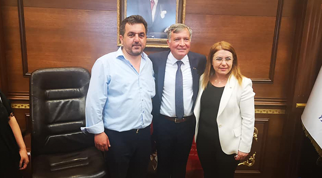 Dualarla Makamına Oturdu