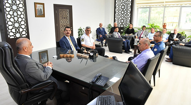 Acıpayamlı Öğrenciler Diplomalarını Vali Karahan’dan Aldı