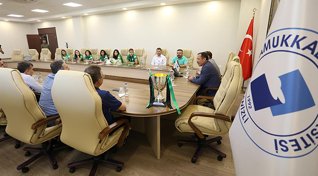Horozkent Kadın Futbol Takımı Rektör Bağ’ı Ziyaret Etti