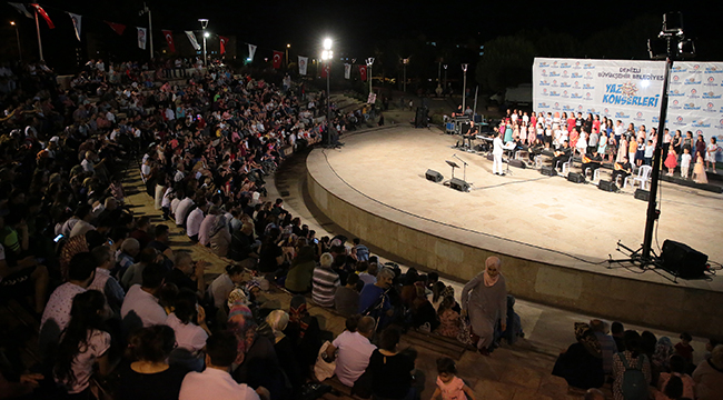 Yılsonu Konserlerinde Çocuk Korosu Coşkusu