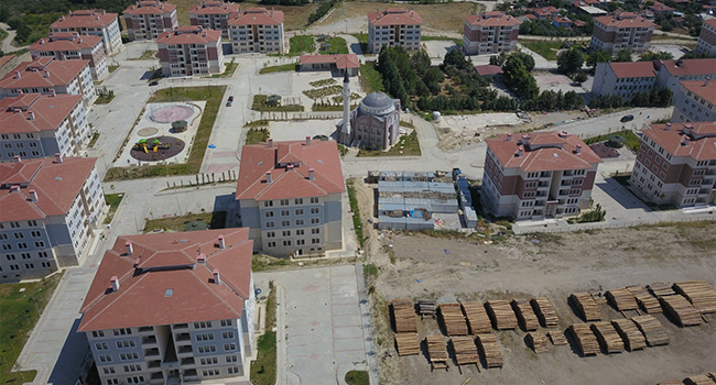 Sarayköy’de 410 Aile Evlerinin Anahtarlarını Teslim Aldı