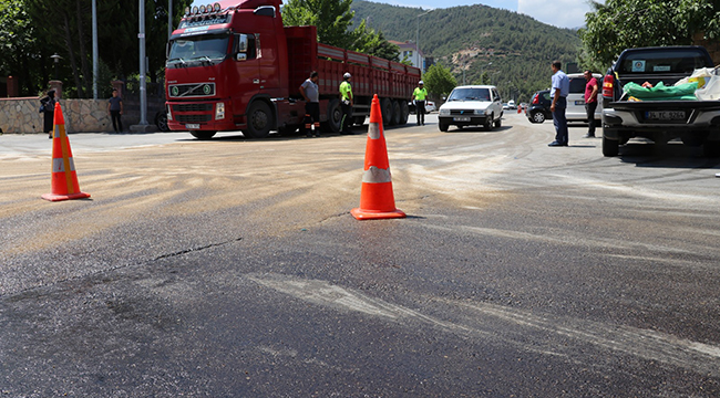Yola Dökülen Akaryakıt Sürücülere Zor Anlar Yaşattı