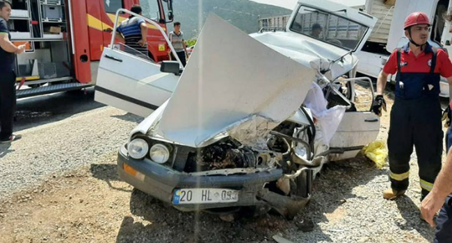 Tavas Nikfer'de Feci Kaza:2 Ölü
